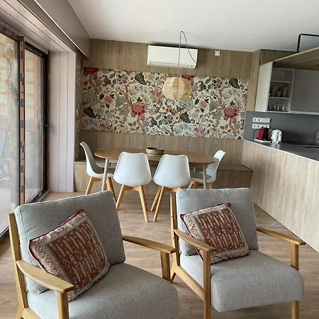 Apartamento Comodo Con Terraza Y Parking Cerca De La Playa Para 4 Personas - Es-209-25 * el Mas Vila